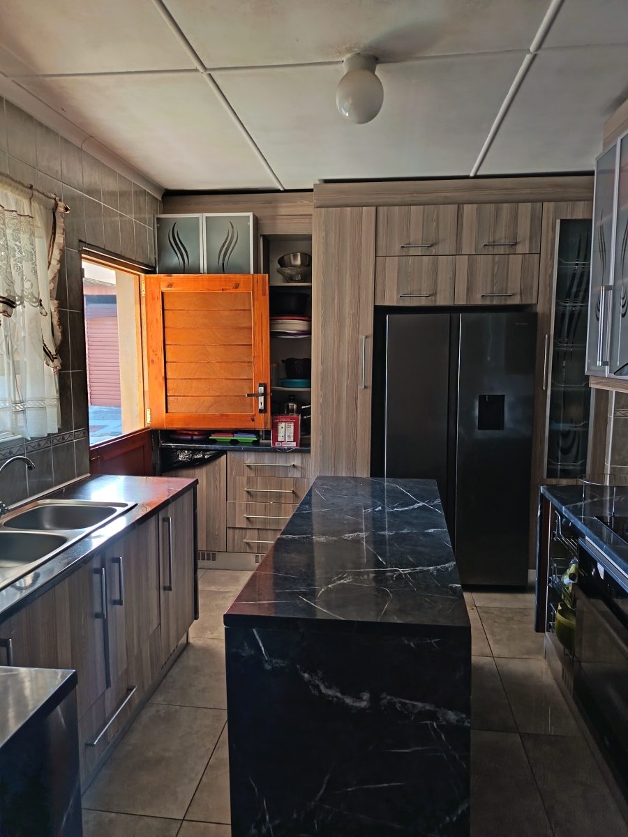 4 Bedroom Property for Sale in Amalinda North Eastern Cape